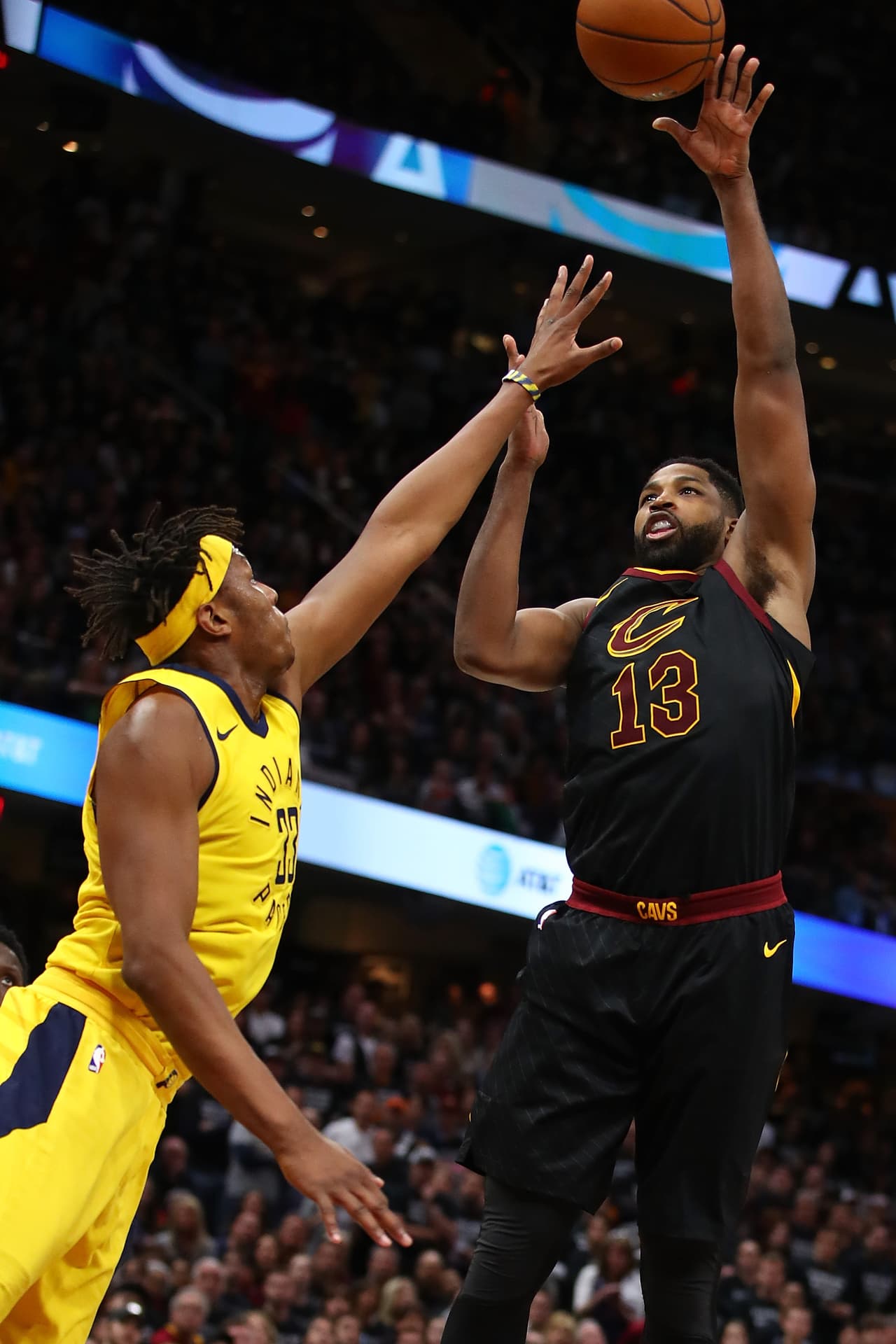 Esta vez
<b><a href="https://www.univision.com/deportes/nba/lebron-se-impone-y-los-cavs-eliminan-a-pacers-en-el-juego-7">regresó para presumir sus logros</a> </b>en el partido del domingo, en el que ganó nueve rebotes y sumó 15 puntos, que ayudaron a los ‘Cavs’ a eliminar a los Pacers de Indiana en los playoffs de la NBA.