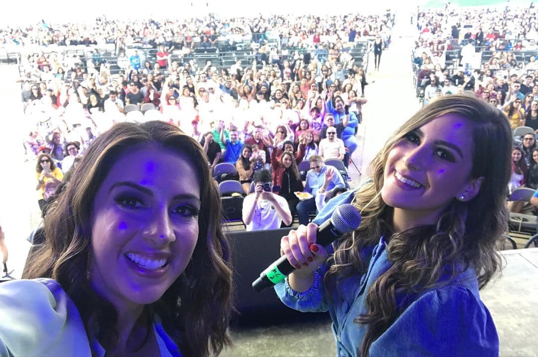 Maity Interiano y Jessica Rodríguez pasaron el fin de semana juntas conduciendo un evento en Arkansas.