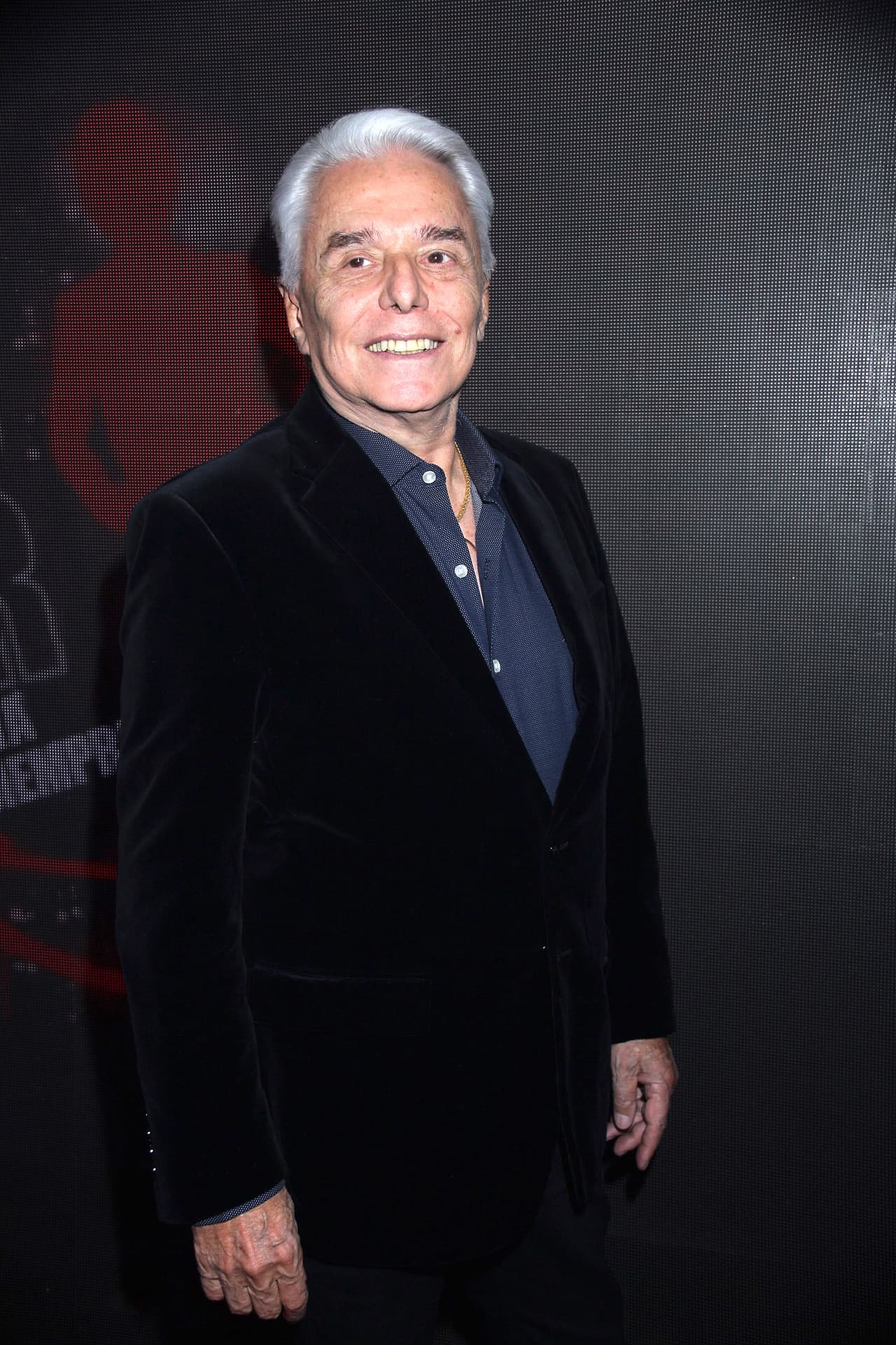 "
<b>Yo soy el abuelo y yo mato</b>, yo mato, ya le dije a Carmelita Salinas que
<b>no se meta en esa bronca</b> porque le toca fiesta,
<b>pinche vieja metiche</b>", dijo en el show.
<br>