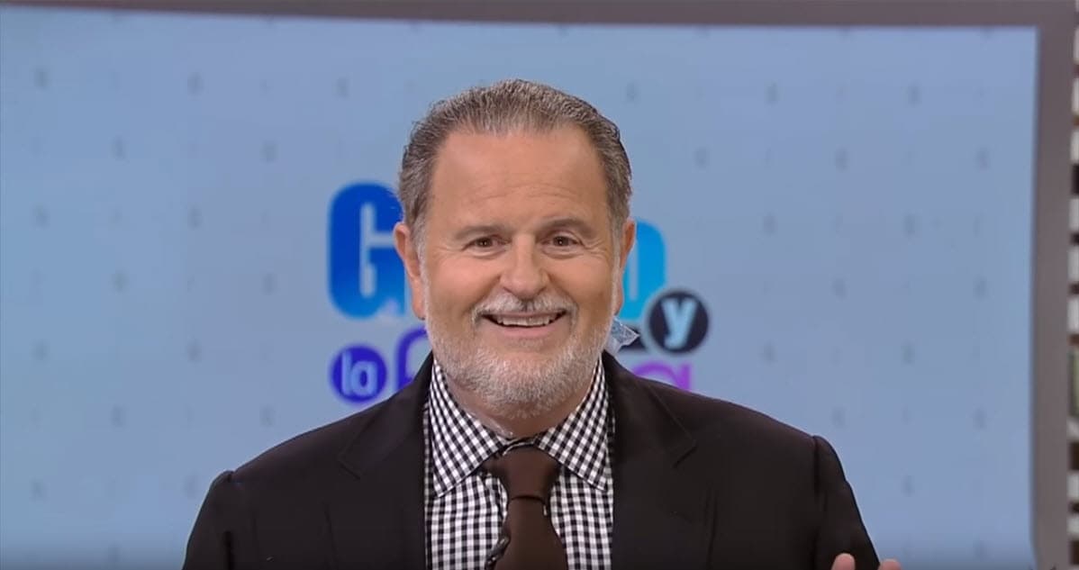 "Raúl, yo soy tu número uno aunque tú no lo quieras aceptar, te extraño. Aquí estás en mi pueblo en Los Ángeles, aquí vamos a hacer el show, estoy muy emocionada, te amo Raulito".
<br>