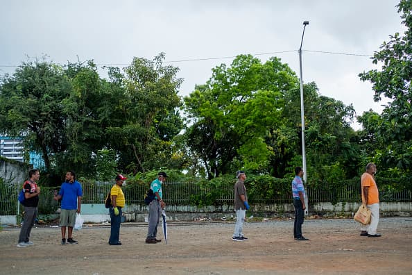 Fueron varios los desamparados que se dieron cita para realizarce la prueba rápida.
