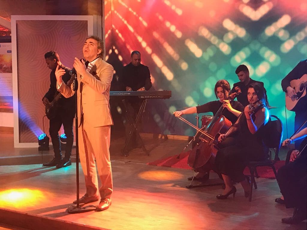 Cómo no enamorarse con esa voz, por eso tantas bellezas han estado en la vida de Cristian.