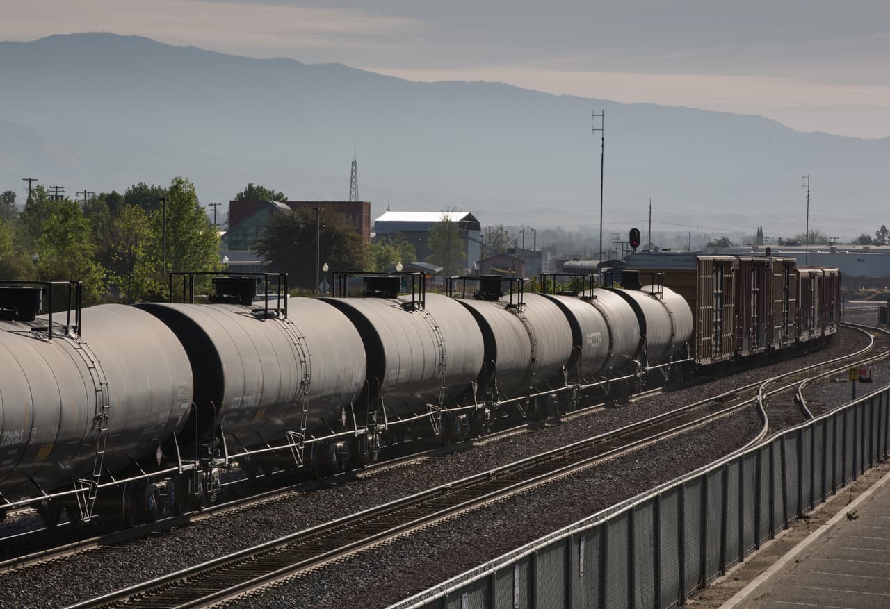 <b>2- Bakersfield, California.</b> Además de tener este segundo lugar en contaminación por ozono, Bakersfield ocupa el primer lugar en otra lista de ciudades contaminadas con otra variedad de polución: partículas pequeñas, conocidas como hollín. 
<br>