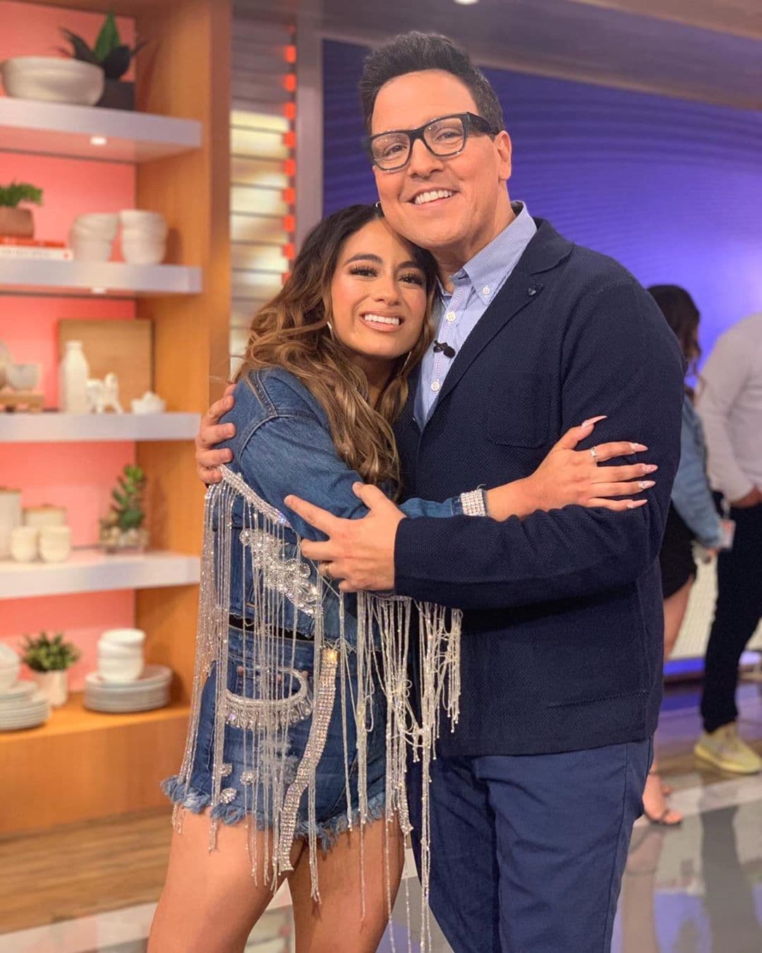 Ally Brooke nos deleitó con su voz y talento, y Raúl aprovechó para la fotito con un gran abrazo.