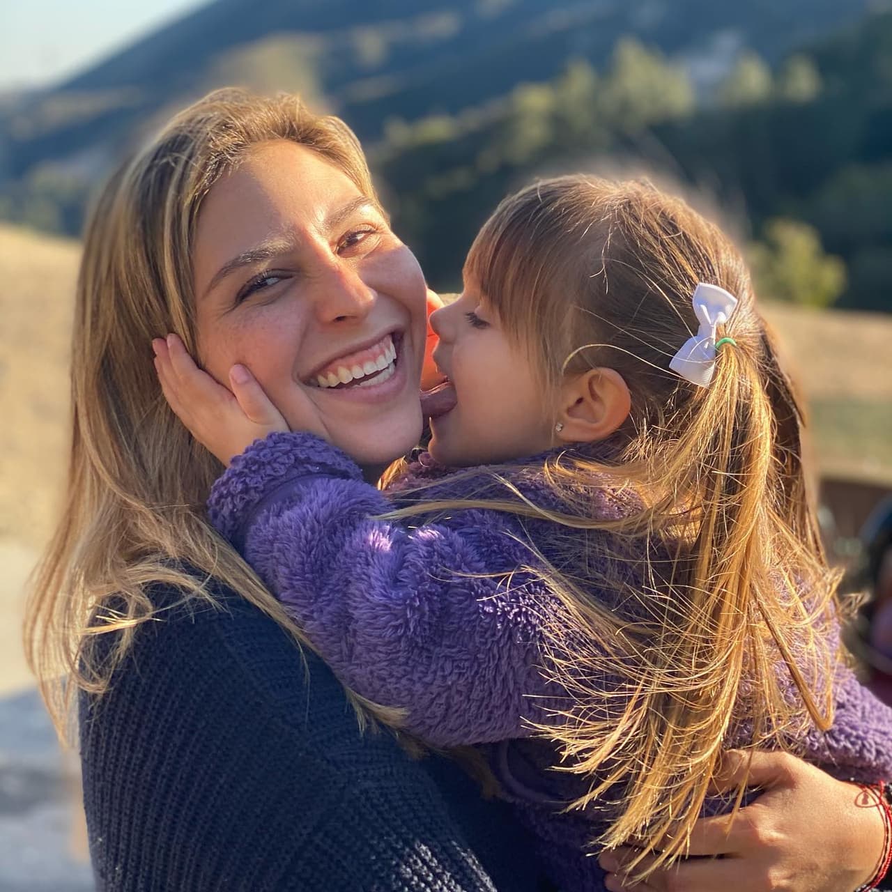 “[La película me recordó] cómo era la relación antes, cuando éramos más chicas, con mi hermana, que ahora es mi mejor amiga, mi socia, somos íntimas, y en algún punto de nuestro pasado ella sentía lo mismo que mi personaje siente”, relató para Las Estrellas. 
<br>