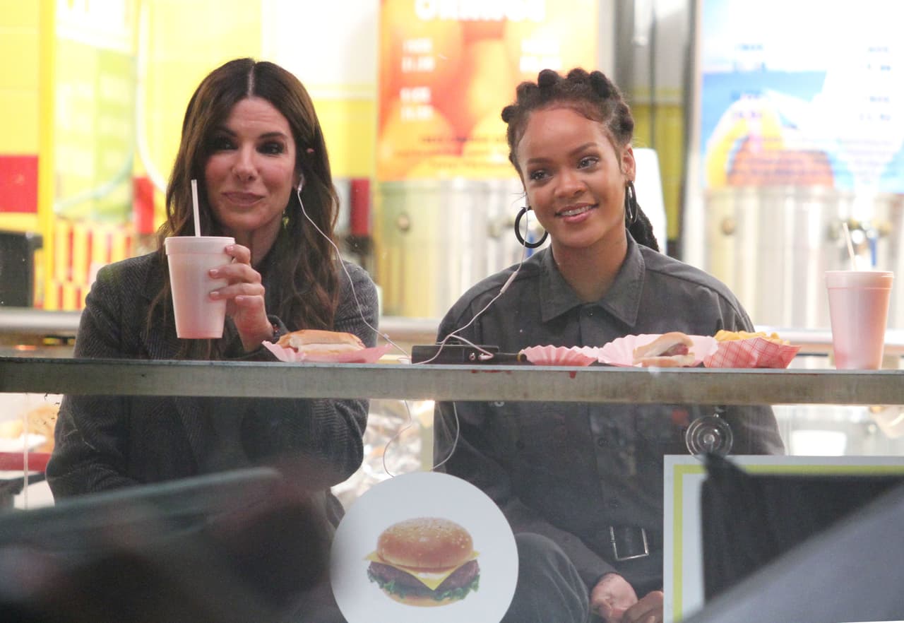 Divertidas entre escena y escena.