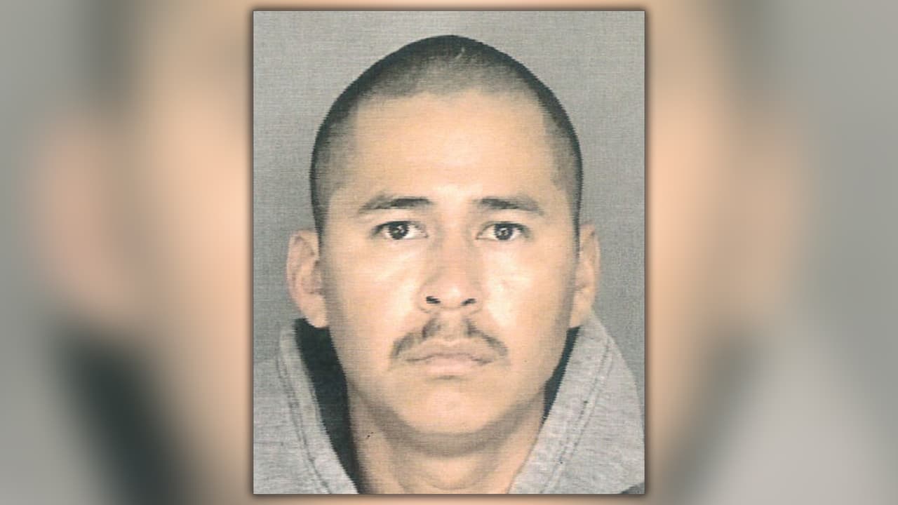 <b>Un violador atrapado gracias a su mascarilla</b>
<br>
<br>En
<b> </b>abril, 
<a href="https://www.univision.com/local/san-francisco-kdtv/leonardo-ramirez-violador-salinas-adn-mascarilla">Leonardo Ramírez Jr.</a>, de 28 años, fue encontrado culpable por violar a una niña de 10 años durante un robo domiciliario ocurrido en 2018. En este caso, los detectives ya le seguían la pista, pero no fue sino hasta que consiguieron una prueba de ADN de una de sus mascarillas, que finalmente pudieron obtener la evidencia necesaria para el caso.