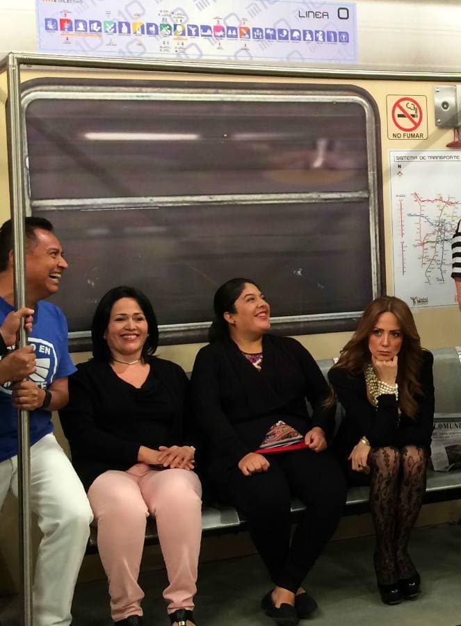 En La Comedia de Hoy: Se ve que a Andy no le gustó viajar en el Metro.