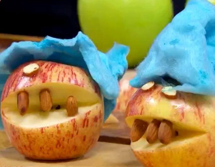 Sorprende a los más pequeños con estas espelusnantes manzanas para Día de Brujas.