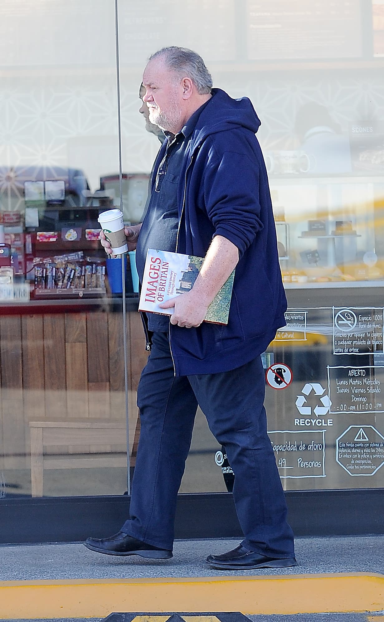 Un hombre tímido y reacio a hablar con la prensa, Thomas Markle ha sido divisado en las pasadas semanas haciendo ejercicios y ojeando libros sobre Inglaterra.