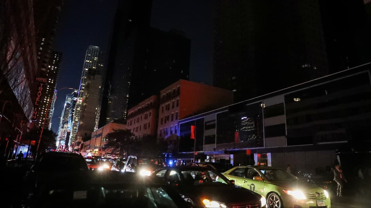 Un apagón masivo dejó a Manhattan a oscuras durante horas, afectando a cerca de 73,000 clientes