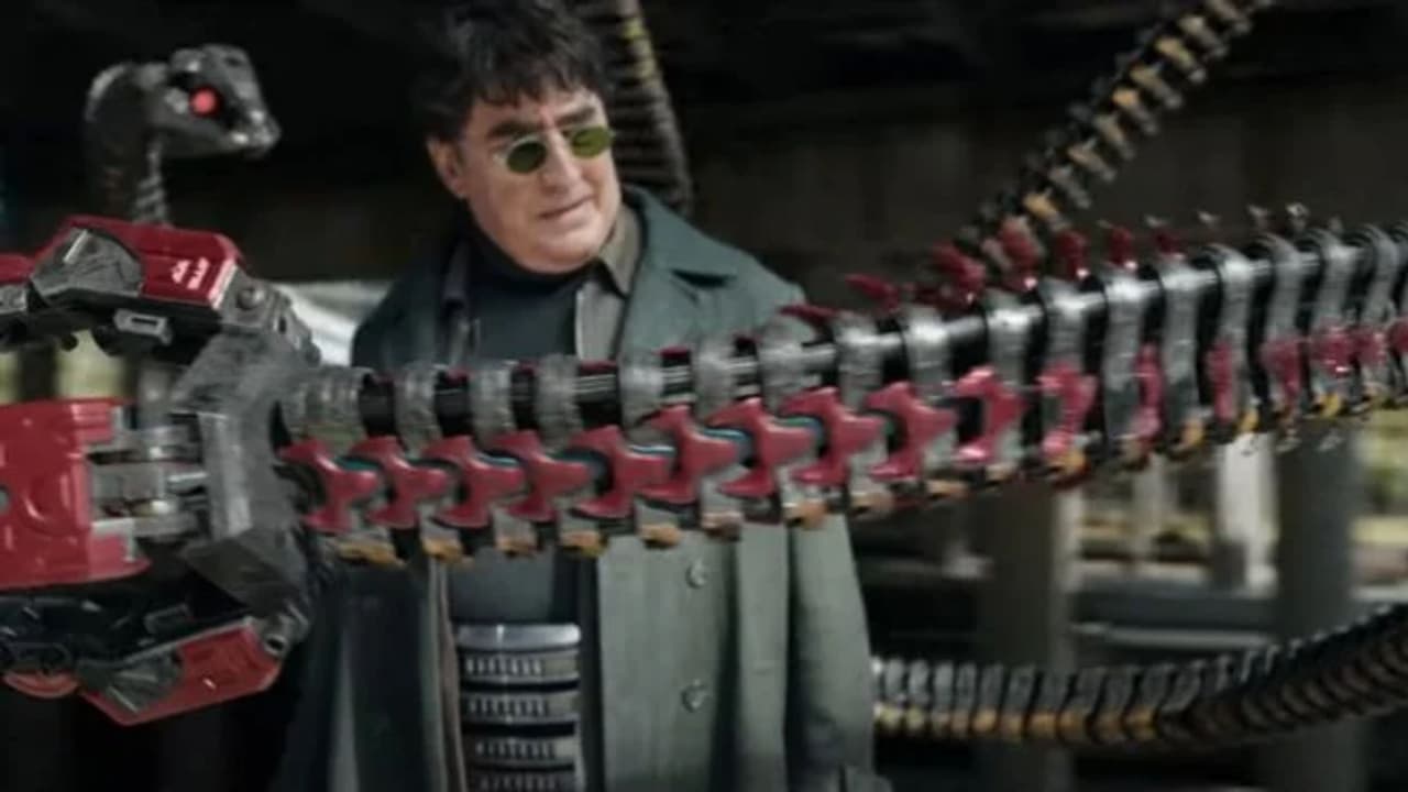 Alfred Molinda de regreso como el Doctor Octopus.