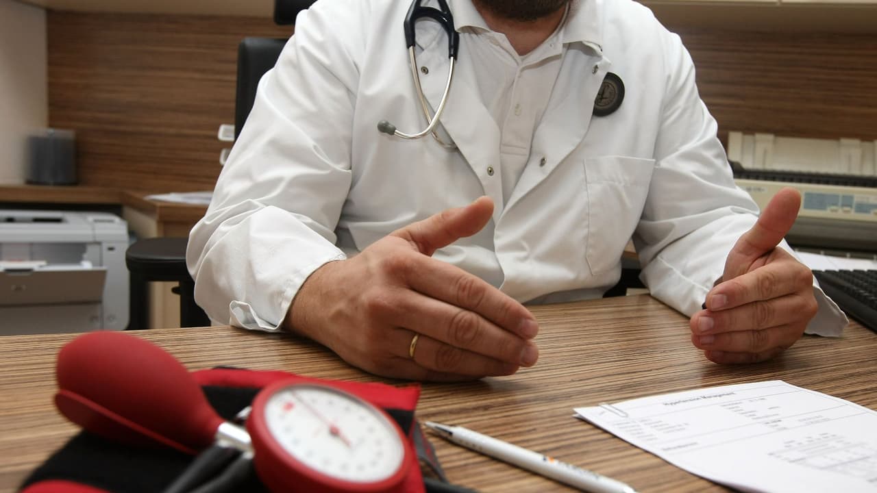 ¿Qué opciones tienes ante el posible aumento en los seguros médicos en 2026? Te explicamos