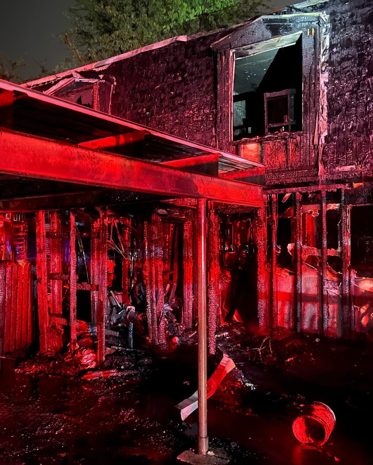 Seis de las diez casas que se encuentran en el fraccionamiento quedaron completamente quemadas y según los bomberos se consideran una pérdida total.