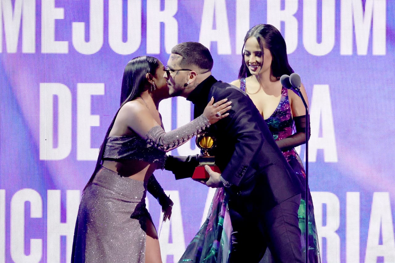 Con esa pieza fue considerada entre las mejor vestidas de esa noche. 
<br>