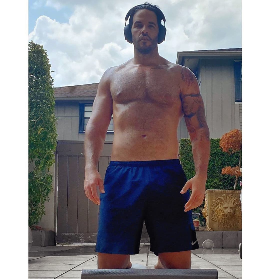 Mente sana en cuerpo sano. El chef Yisus lo sabe, así que con entrenamiento busca "remediar las 15 visitas diarias al refrigerador", como él mismo lo admite.