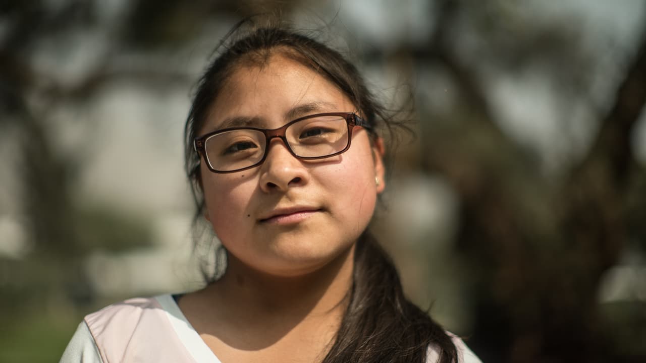 Svetlanny Mamani tiene 15 años y es peruana. Quiere ser ingeniera civil porque le gustan mucho las matemáticas.