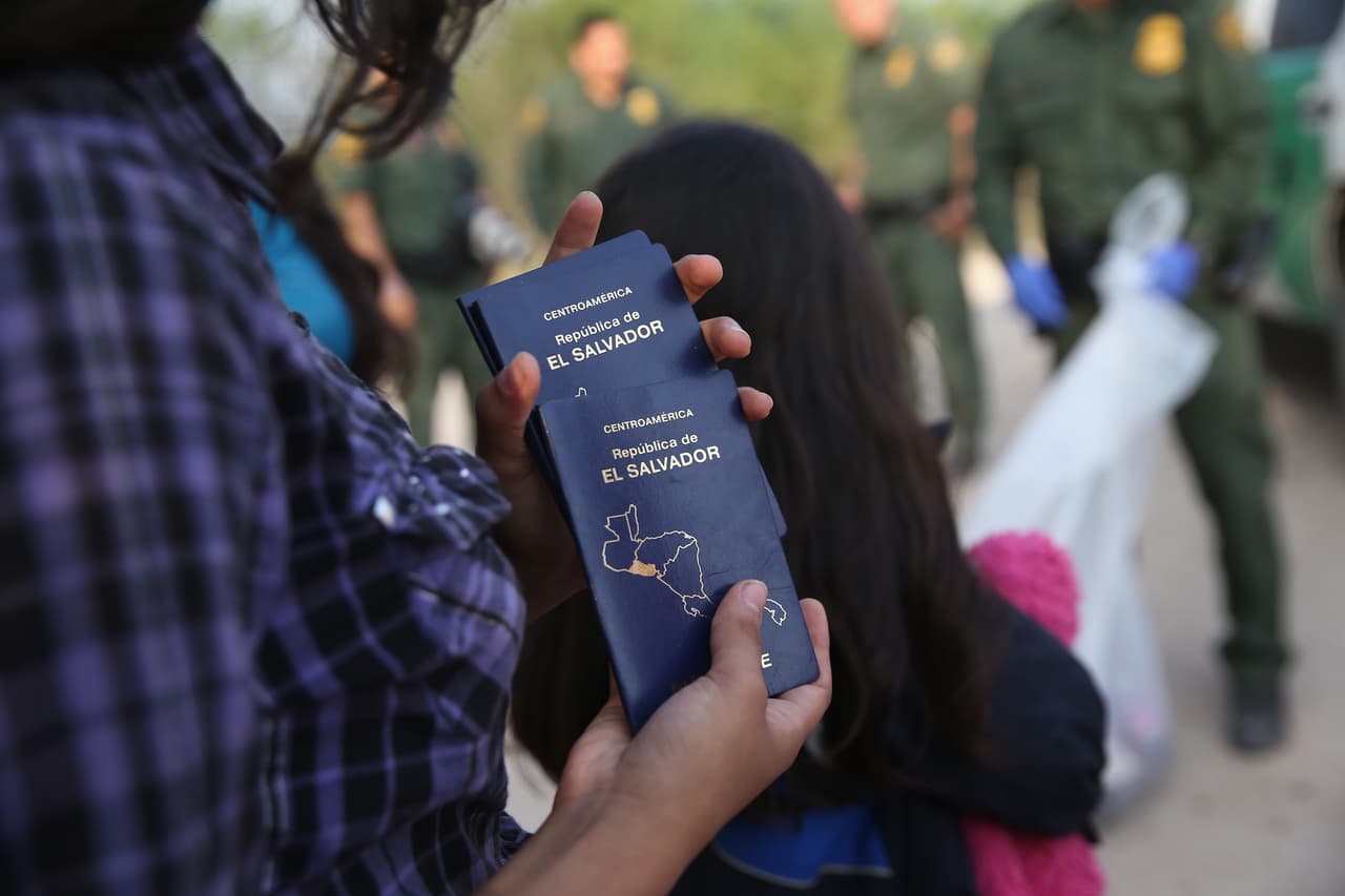 Centroamericanos piden estatus de refugiados para sus hijos