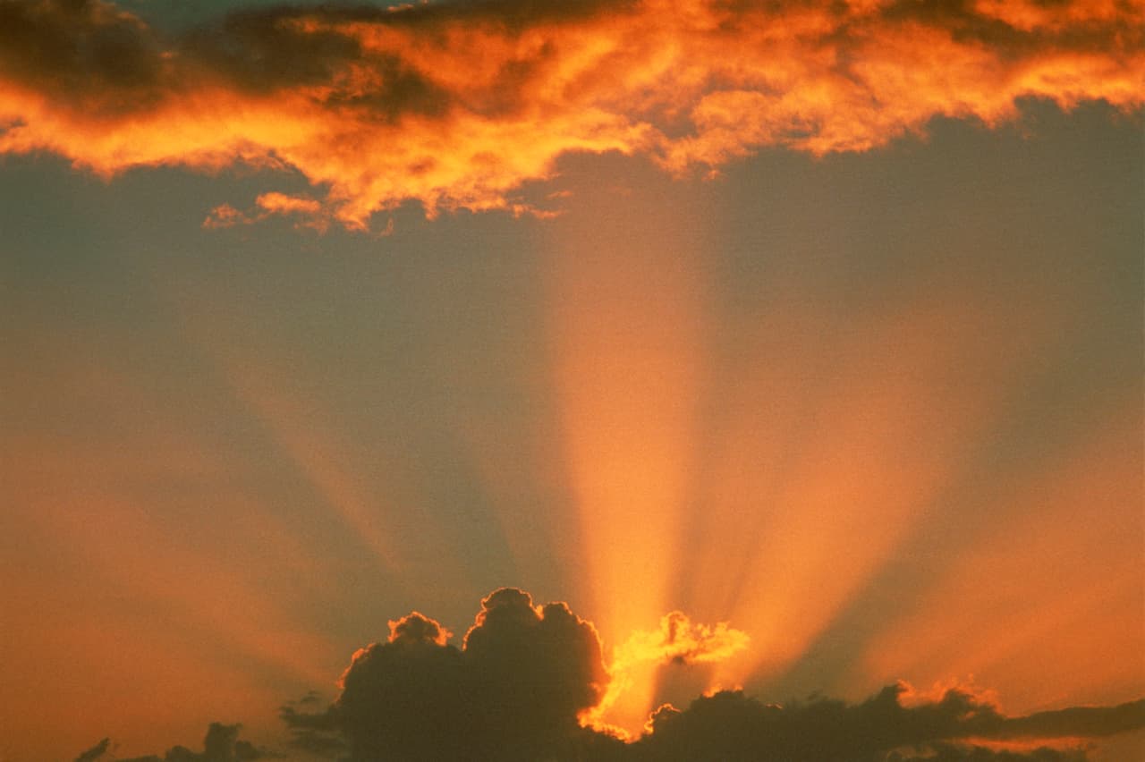 Si no hay planetas retrógrados en tu signo y coincide con la conjunción de tu regente el Sol y la Luna –novilunio- estás en un ciclo excelente.