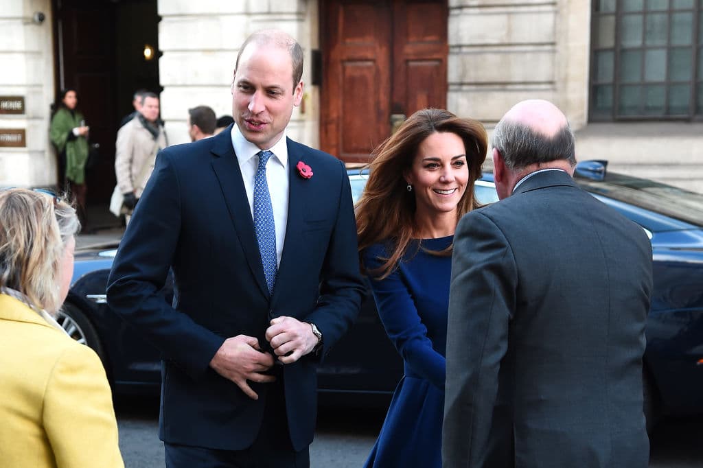 Este jueves
<a href="https://www.univision.com/famosos/kate-middleton-califica-el-susto-que-pasaron-en-un-avion-en-pakistan-como-toda-una-aventura-fotos">Kate Middleton y el príncipe William</a> asistieron al lanzamiento de la organización benéfica National Emergencies Trust (NET).