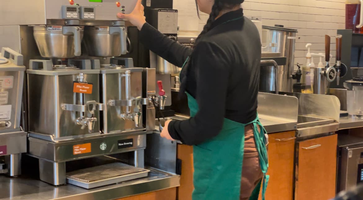 California propone un proyecto de ley para proteger a empleados de grandes cadenas corporativas