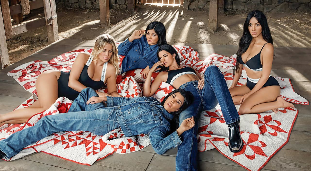 En 2018 no solo llegó a la televisión una nueva temporada del reality, los televidentes también recibieron a dos nuevos miembros de la familia: en enero nació Chicago West y en abril, True Thompson. La primera nació de un vientre que alquilaron Kim y Kanye, y la segunda fue producto de la relación de Khloé y Tristan.