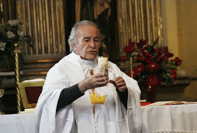 El actor 
<b>Héctor Gómez lo sustituyó</b> en la historia, quien un año más tarde moriría debido al 
<b>cáncer</b> que padecía.