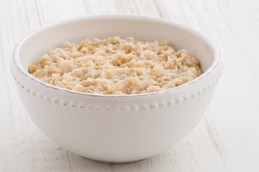 La avena, al igual que el trigo, es un símbolo por excelencia de la producción y la abundancia que nos da la Madre Tierra. Se cree que está relacionada con el planeta Venus, regente del amor y además, su elemento básico es la tierra, justamente de donde la obtenemos.