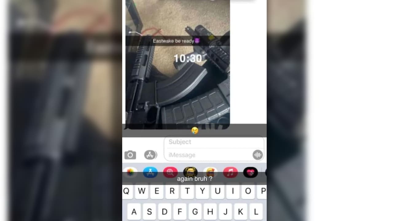 Cierran East Wake High School por amenaza de violencia en las redes sociales.