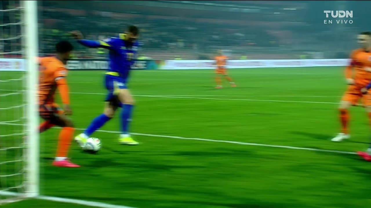 ¡Se ahoga el grito de gol! Bosnia marca en fuera de lugar