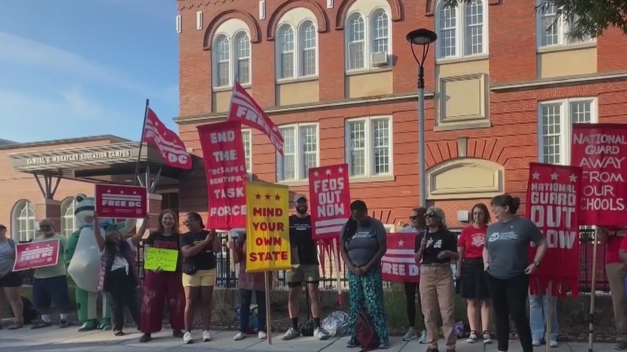 Protestan en Washington DC por operativos federales y de la Guardia Nacional cerca de escuelas
