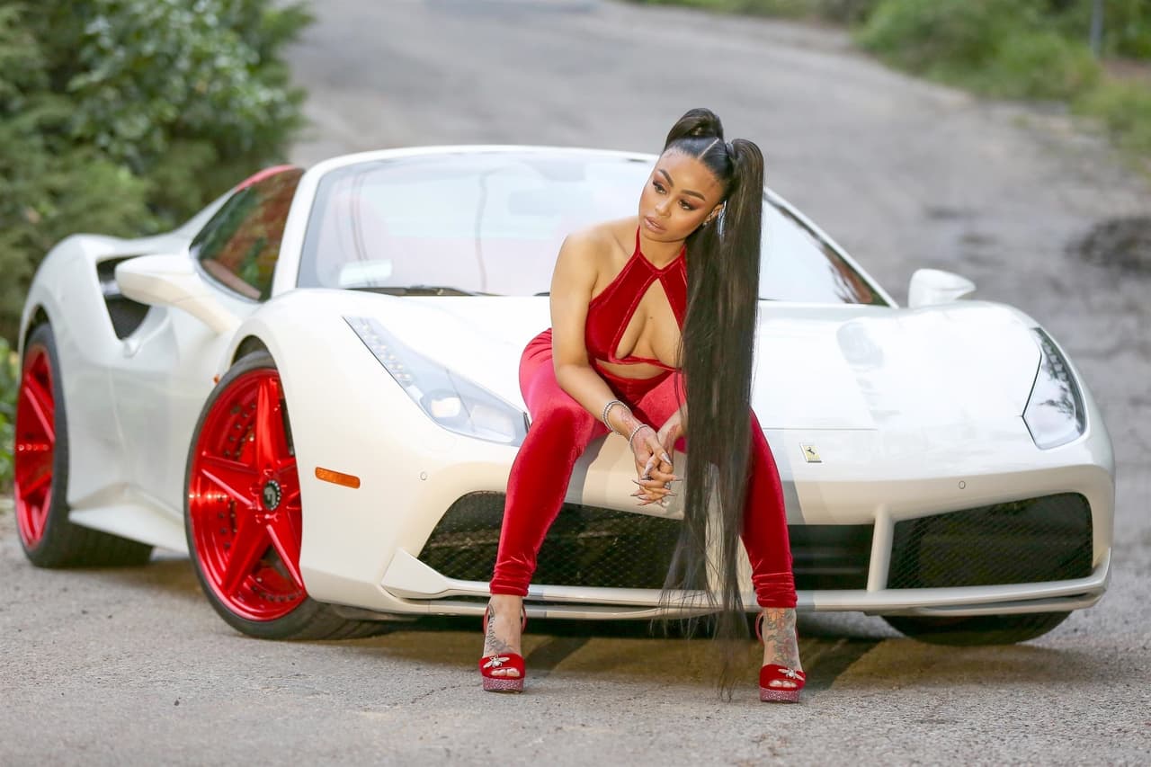 A mediados de 2017, 
<b>Blac Chyna adquirió este Ferrari </b>y para julio del mismo año mandó a colocar unos enormes rines color rojo de la marca Forgiato Wheels. El trabajo fue realizado por el especialista en tuning, Calabasas Luxury Motorcars.