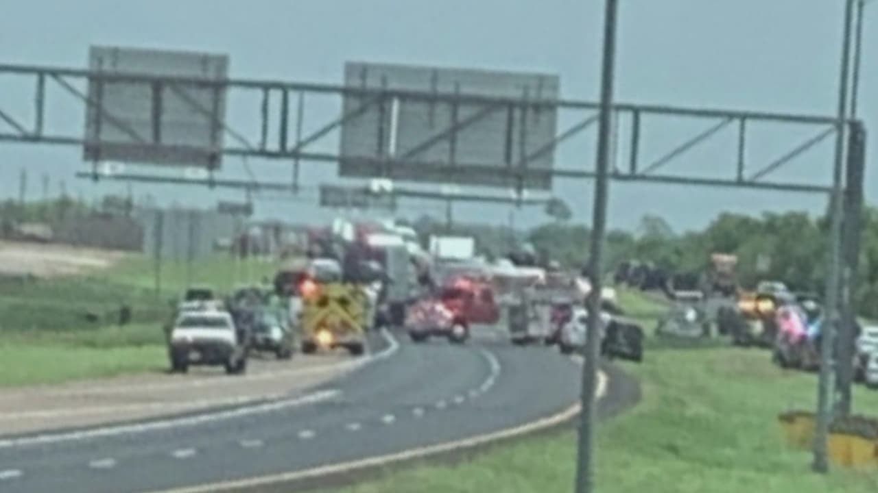 Mueren tres adultos y dos menores tras un choque en Victoria, Texas