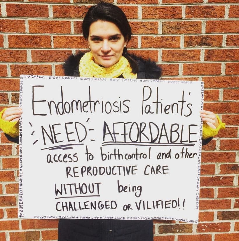 “El 21 de enero me encontrarán en la marcha de las mujeres representando a las pacientes con endometriosis e infertilidad. Si bien el acceso a la anticoncepción y los servicios de la salud reproductiva son importantes para todos los pacientes, son cruciales para aquellos de nosotros con enfermedades reproductivas invasivas”. Eso comparte Casey Berna, una trabajadora social de Wilmington, Carolina del Norte.
