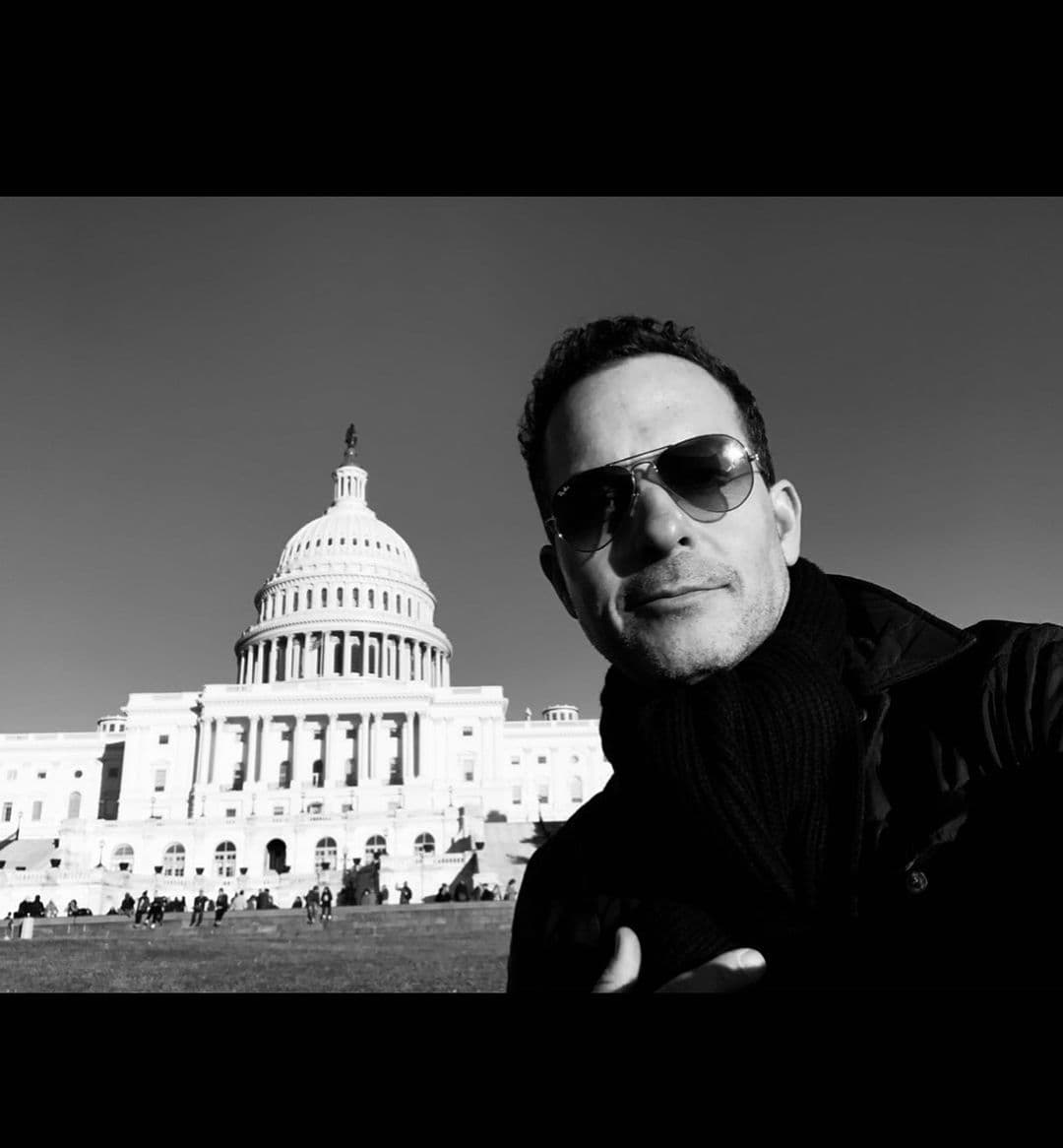 Carlitos Calderón compartió esa imagen con el propósito de enaltecer el hecho histórico que se vivió esta semana en Washington DC.