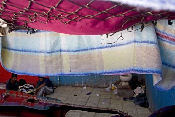 Dicen que una imagen dice más que mil palabras, pero para que no quede duda estas 30 fotos cuentan la historia del albergue 'La Gran Familia' ¿Quieres ver más? Más de 150 denuncias contra el albergue ‘La Gran Familia’ aquí