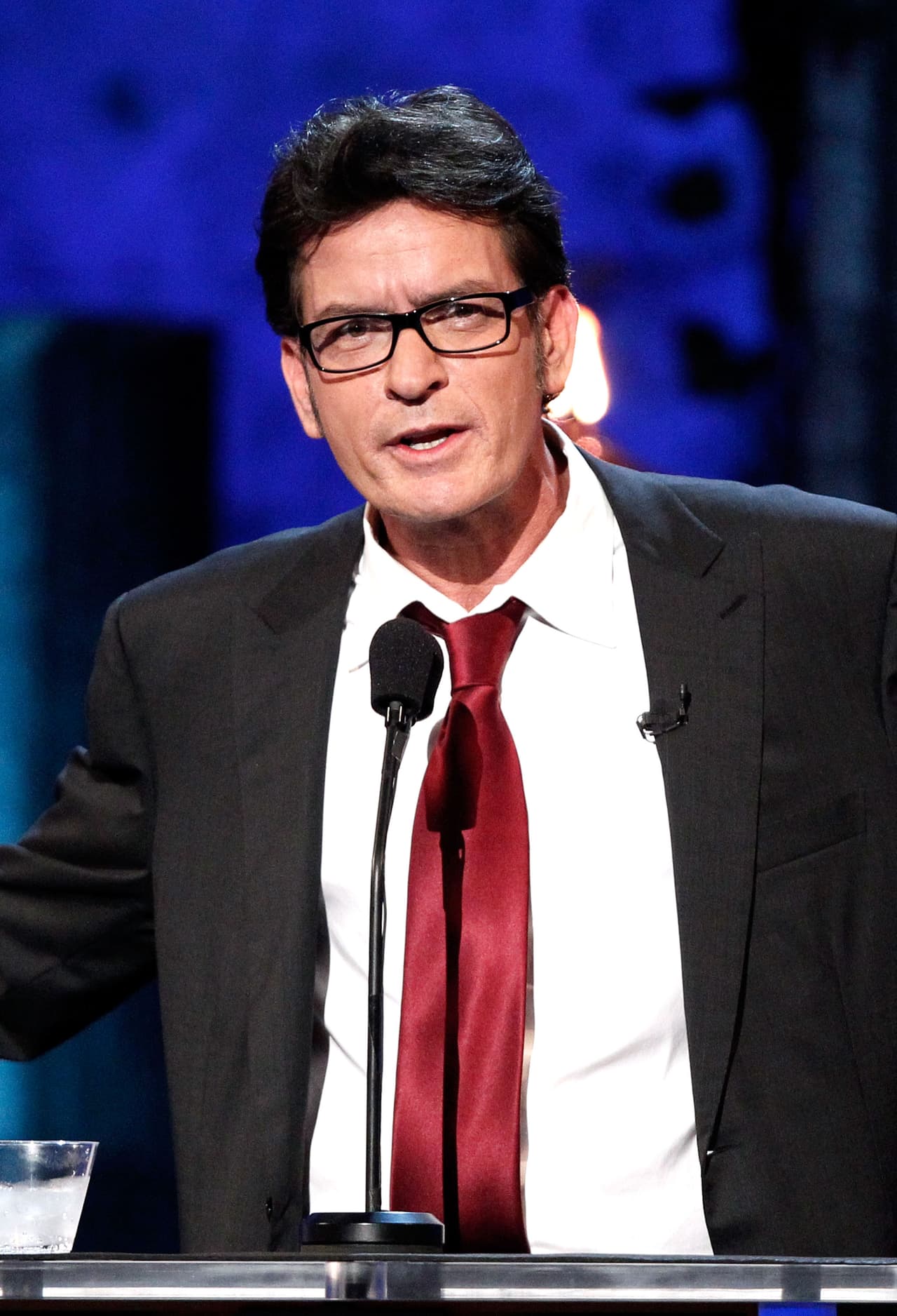 Charlie es muy responsable, no olvida tomar sus medicamentos.