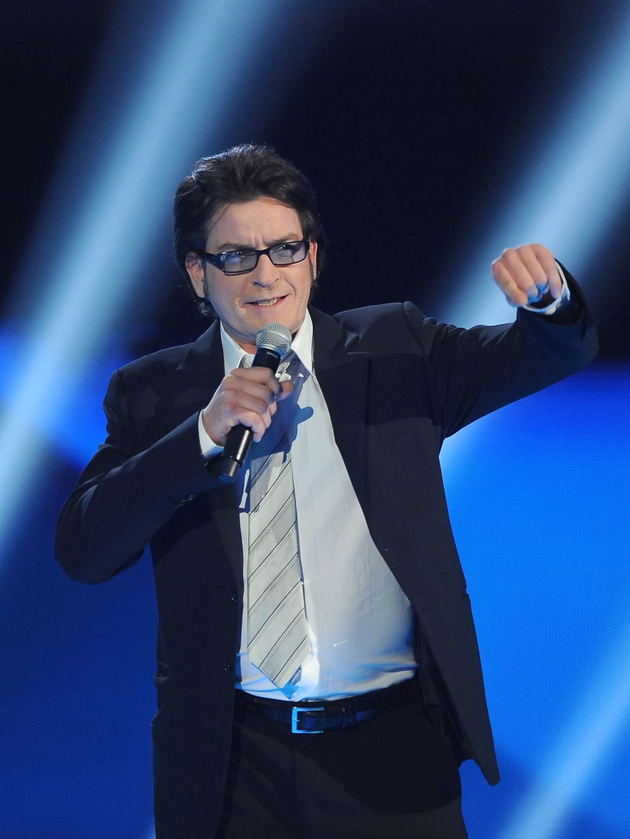 El médico de Charlie Sheen dio detalles de su condición.