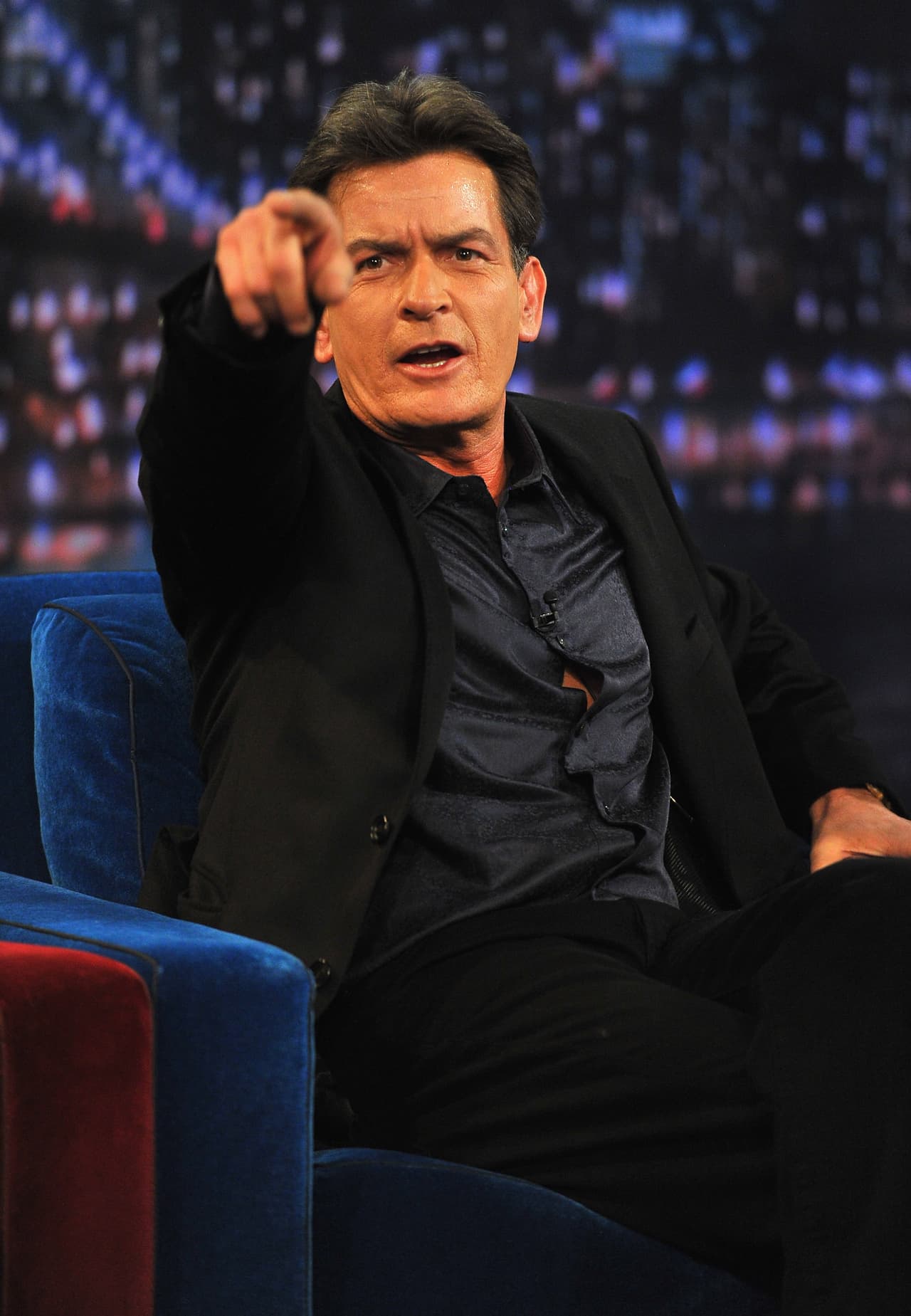 "Hay gente que me ha pedido dinero por su silencio... (He pagado) lo suficiente para decir que han sido millones", dijo al entrevistador.