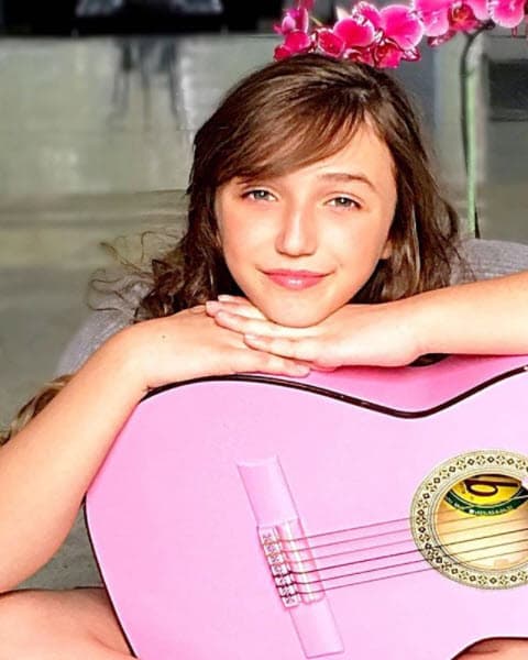 Nina ya ha participado en otras películas como
<b><a href="https://www.univision.com/local/chicago-wgbo/resena-la-vida-inmoral-de-la-pareja-ideal-una-verdadera-joya">'La vida inmoral de la pareja ideal'</a></b> del director mexicano Manolo Caro.