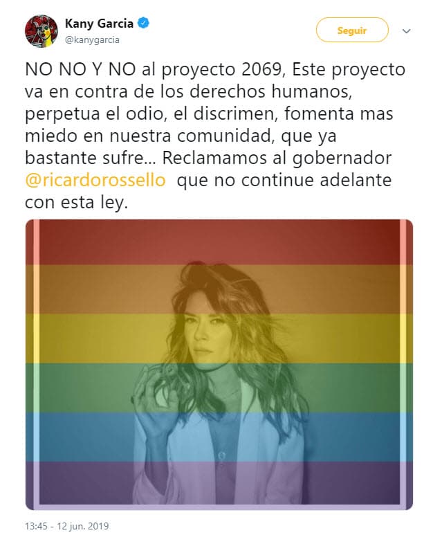 En Twitter publicó una fotografía donde se ven los colores de la bandera LGBTT.
<br>