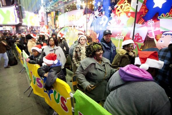 Como cada Viernes Negro las tiendas se llenaron de miles de personas con una sola intención: comprar a los mejores precios. Sin embargo, no todo fue color de rosa para los compradores ya que también hubo algunos accidentes violentos.