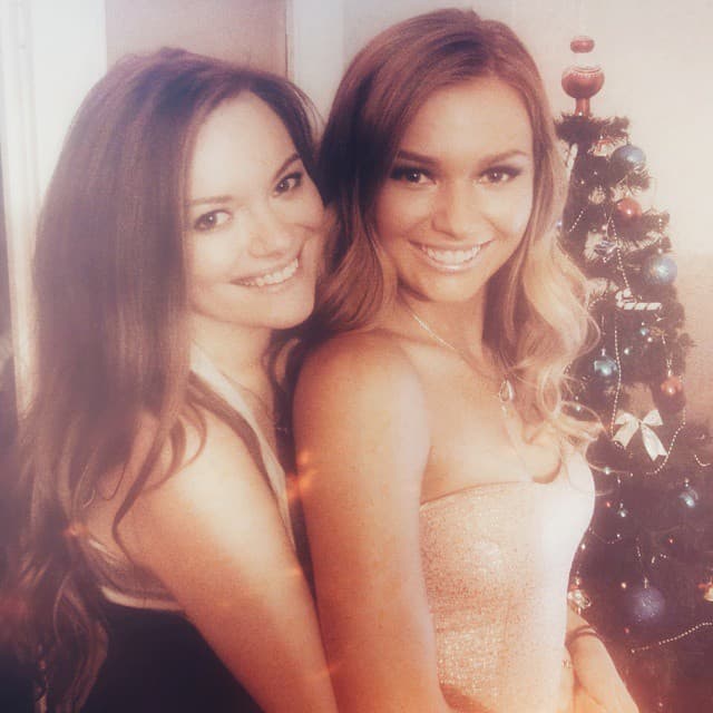 ¿La reconoces? Irina es la rubia de la derecha y la bella mujer de la izquierda ¡es su hermana!