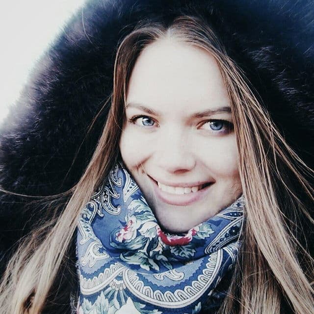 Por si no bastara con la belleza de "Daniela" en "Pasión y Poder", tenemos a Nina, aunque ella no actúa y se contenta con mirar la telenovela de su hermana desde Rusia.