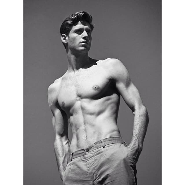 El argentino es tan guapo que se dedica al modelaje, igual que Horacio antes de venir a México a hacer telenovelas.