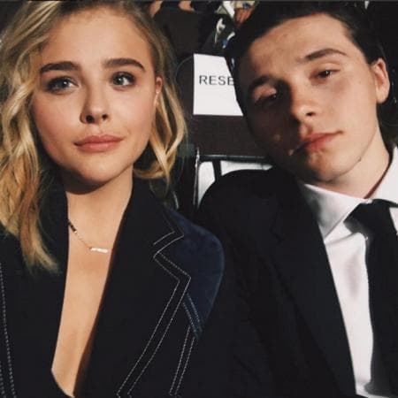 Chloë Grace Moretz y Brooklyn Beckham en la convención del Partido Demócrata (c) Instagram