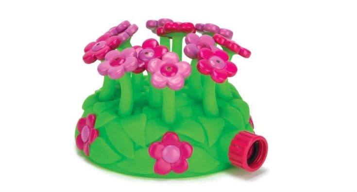 - Melissa & Doug Sunny Patch Blossom Bright Sprinkler (12.80 dólares)