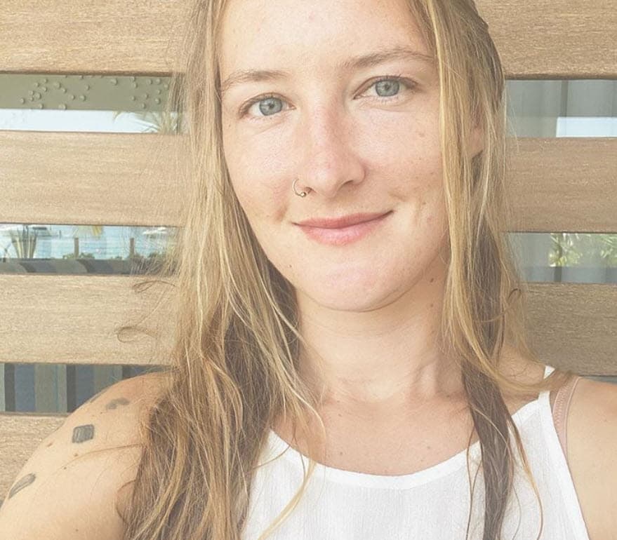 El 8 de marzo del año 2016, la periodista Andrea Noel denunció una supuesta agresión en su contra mientras caminaba en las calles de la Ciudad de México en donde un sujeto se le acercó por la espalda para
<b><a href="https://www.univision.com/noticias/acoso/los-rostros-del-acoso-sexual-en-la-ciudad-de-mexico" target="_blank"> levantar su vestido y tirar al suelo su ropa interior</a></b>, lo que hizo que ella cayera.
<br>