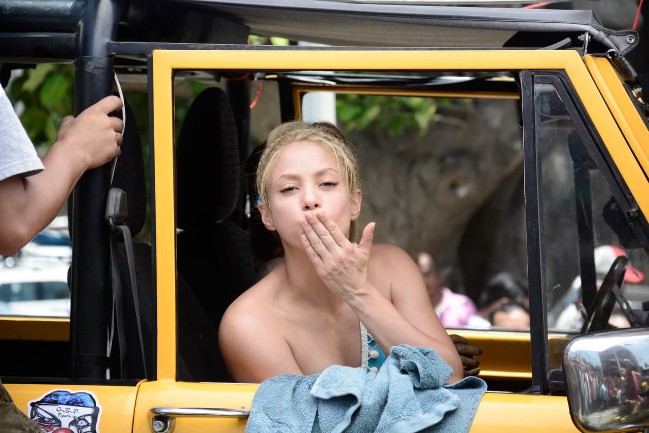 A Shakira le encanta comer, pero una de sus debilidades es el chocolate. Si te gusta esta golosina, entonces tienes algo en común con esta colombiana que además está nominada en las categorías Grabación del Año y Canción del Año por 'La Bicicleta'.