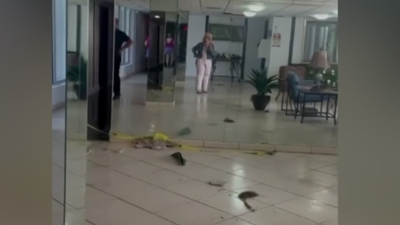 "Está muy húmedo": incertidumbre en el edificio 5050 tras colapso de un techo por rotura de tubería